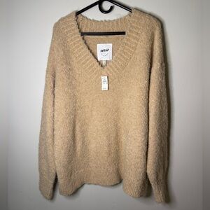 BNWT Aerie oversized Teddy Boucle V-Neck sweater in tan/camel color size medium